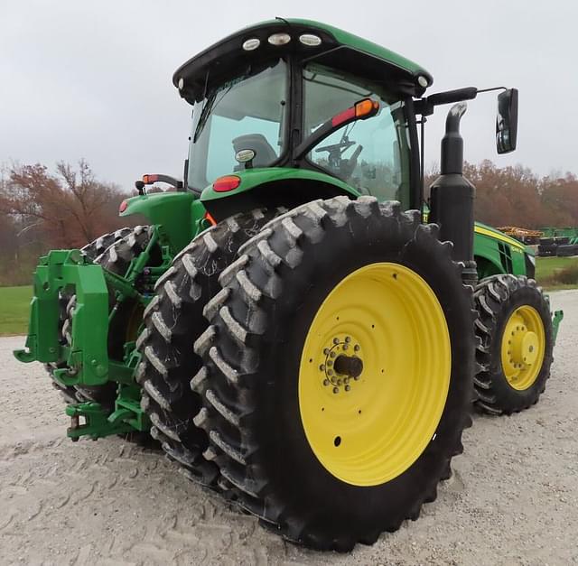 Image of John Deere 8245R equipment image 3