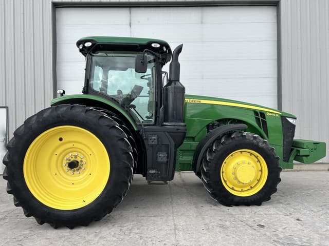 Image of John Deere 8245R equipment image 3