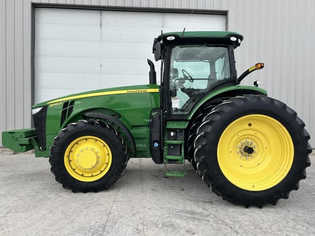 Image of John Deere 8245R equipment image 2