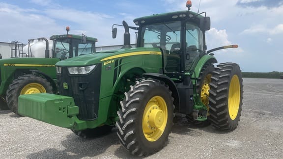 2019 John Deere 8245R Equipment Image0