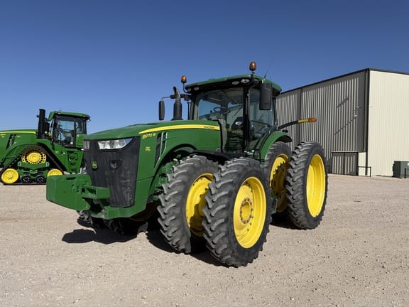 2019 John Deere 8270R Equipment Image0