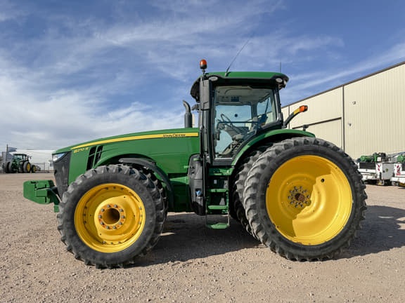 Image of John Deere 8270R equipment image 1