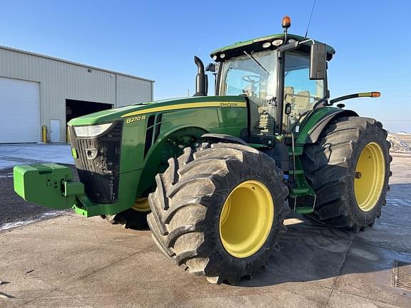 Image of John Deere 8270R equipment image 1