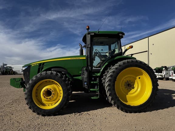 Image of John Deere 8270R equipment image 1