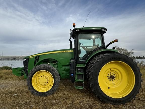 Image of John Deere 8270R equipment image 1