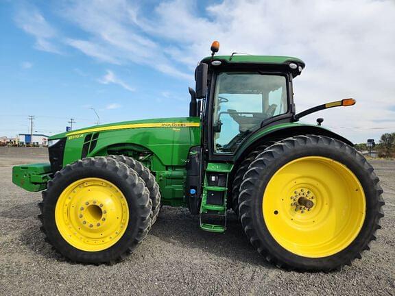 Image of John Deere 8270R equipment image 1