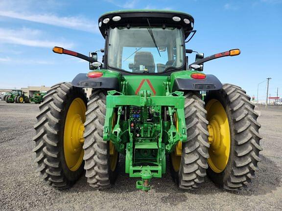 Image of John Deere 8270R equipment image 3