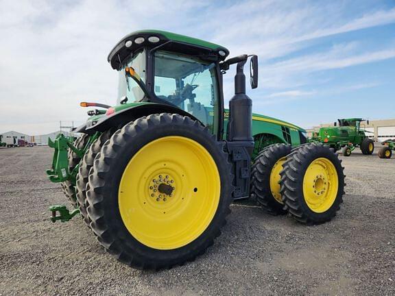 Image of John Deere 8270R equipment image 4