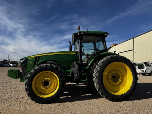 Image of John Deere 8270R equipment image 1