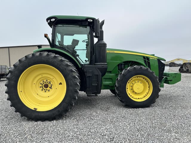 Image of John Deere 8270R equipment image 3