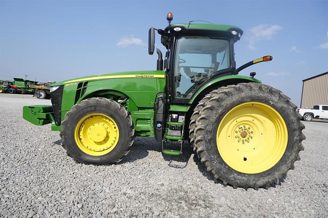 Image of John Deere 8270R equipment image 2