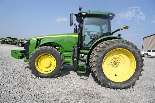 Image of John Deere 8270R equipment image 2