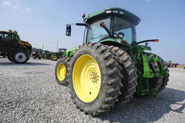 Image of John Deere 8270R equipment image 4