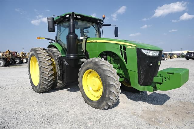 Image of John Deere 8270R equipment image 1