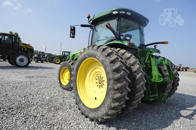 Image of John Deere 8270R equipment image 4