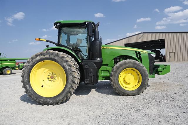 Image of John Deere 8270R equipment image 3