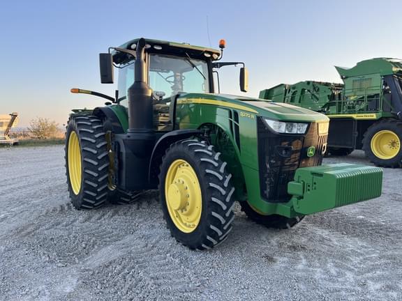 Image of John Deere 8270R equipment image 1