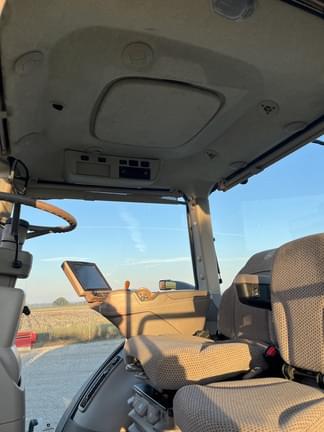Image of John Deere 8270R equipment image 4