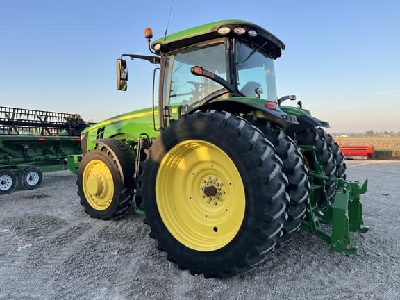 Image of John Deere 8270R equipment image 2