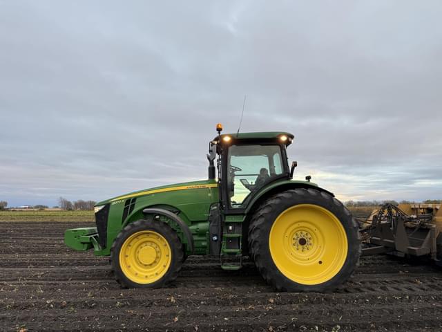 Image of John Deere 8270R equipment image 1