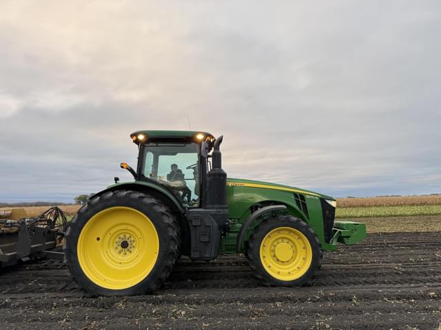 Image of John Deere 8270R equipment image 4