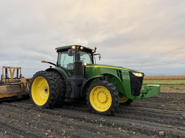 Image of John Deere 8270R equipment image 3