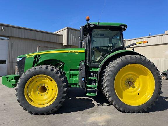 Image of John Deere 8270R equipment image 1