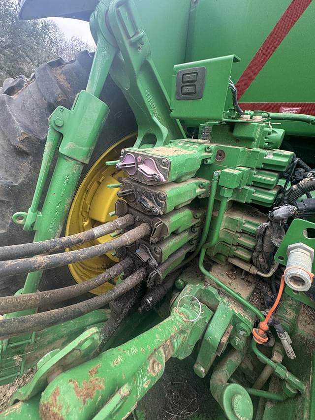 Image of John Deere 8295R equipment image 4