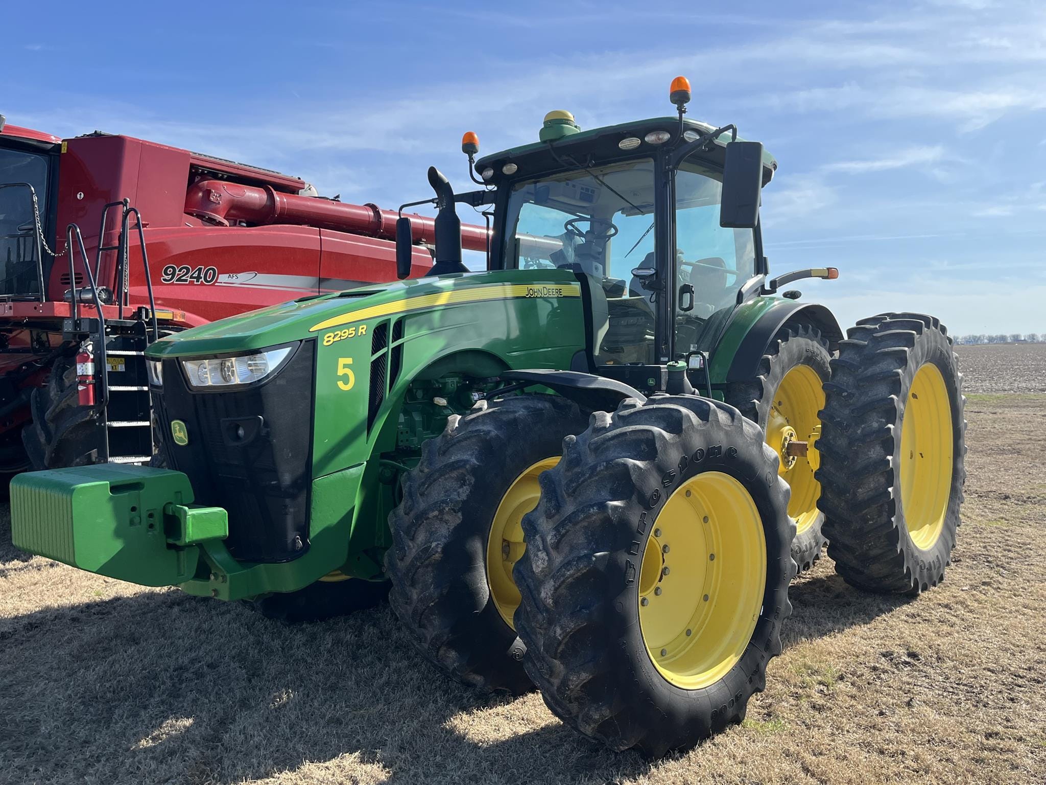 2019 John Deere 8295R Equipment Image0