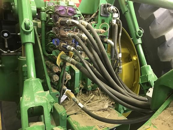 Image of John Deere 8295R equipment image 4