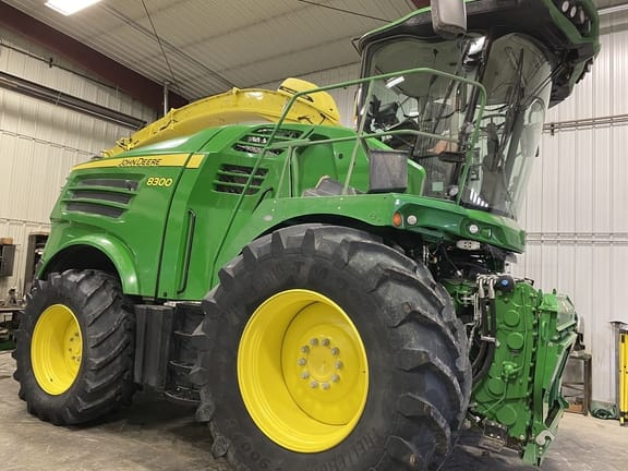 Main image John Deere 8300