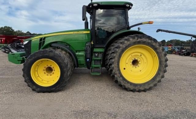 Image of John Deere 8320R equipment image 4