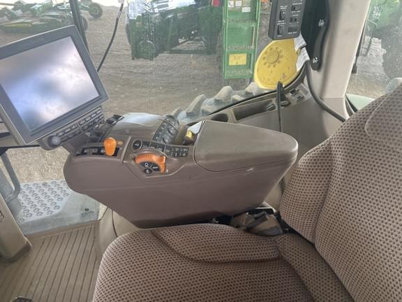 Image of John Deere 8320R equipment image 4