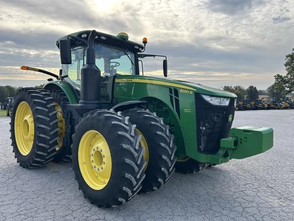 Image of John Deere 8320R equipment image 3