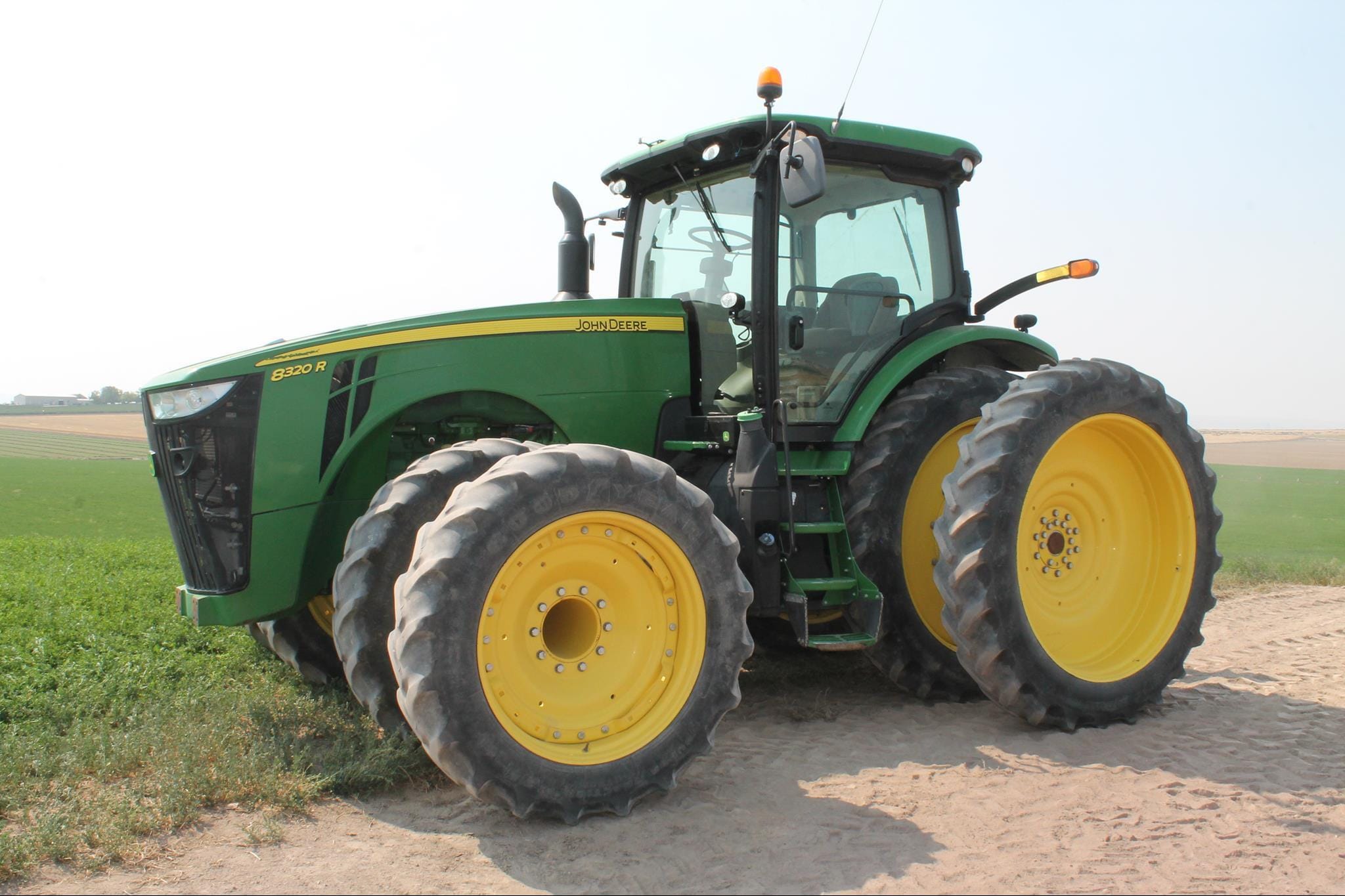 Main image John Deere 8320R