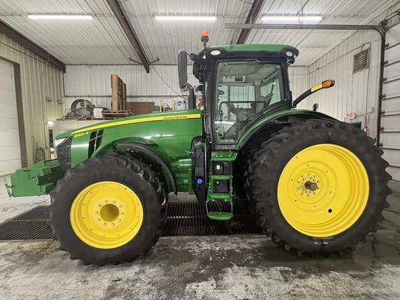 Image of John Deere 8320R equipment image 1