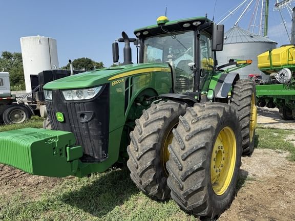 2019 John Deere 8320R Equipment Image0