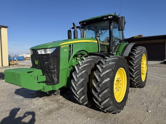 2019 John Deere 8320R Equipment Image0