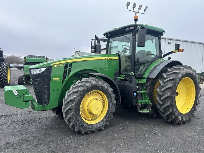 2019 John Deere 8320R Equipment Image0
