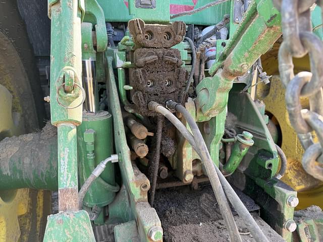 Image of John Deere 8320R equipment image 2