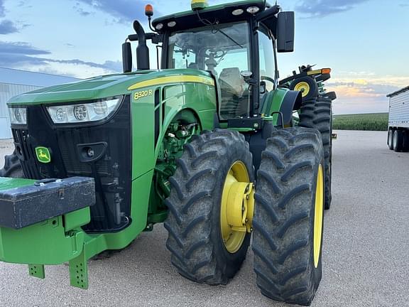 Image of John Deere 8320R equipment image 1