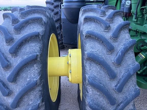 Image of John Deere 8320R equipment image 4