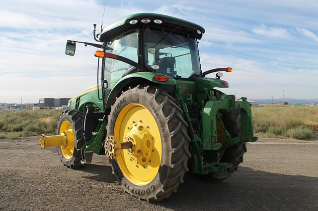 Image of John Deere 8320R equipment image 2