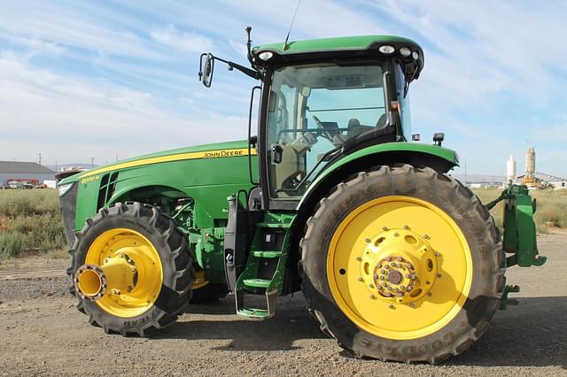 Image of John Deere 8320R equipment image 1