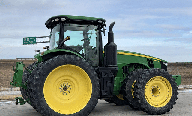 Image of John Deere 8320R equipment image 3