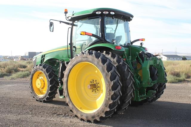 Image of John Deere 8320R equipment image 2