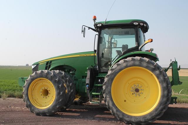 Image of John Deere 8320R equipment image 1