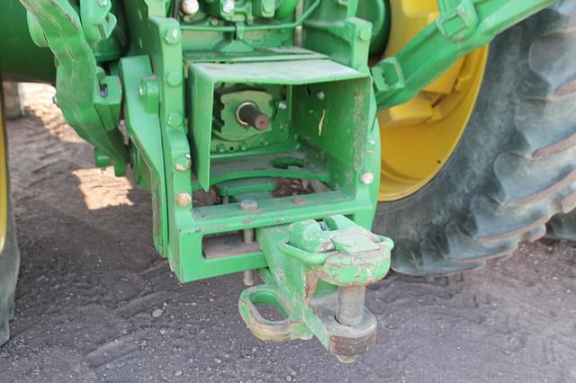 Image of John Deere 8320R equipment image 4