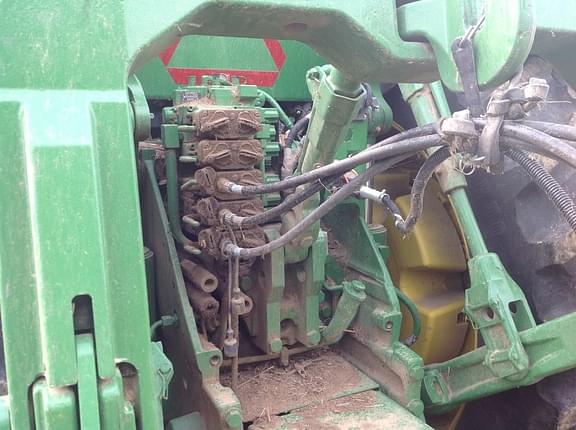 Image of John Deere 8320R equipment image 4