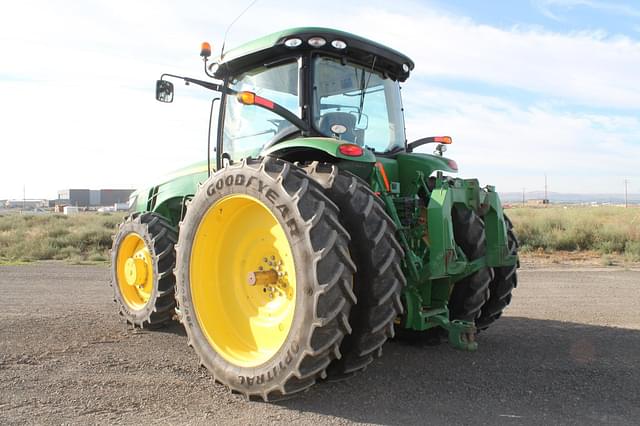 Image of John Deere 8320R equipment image 2